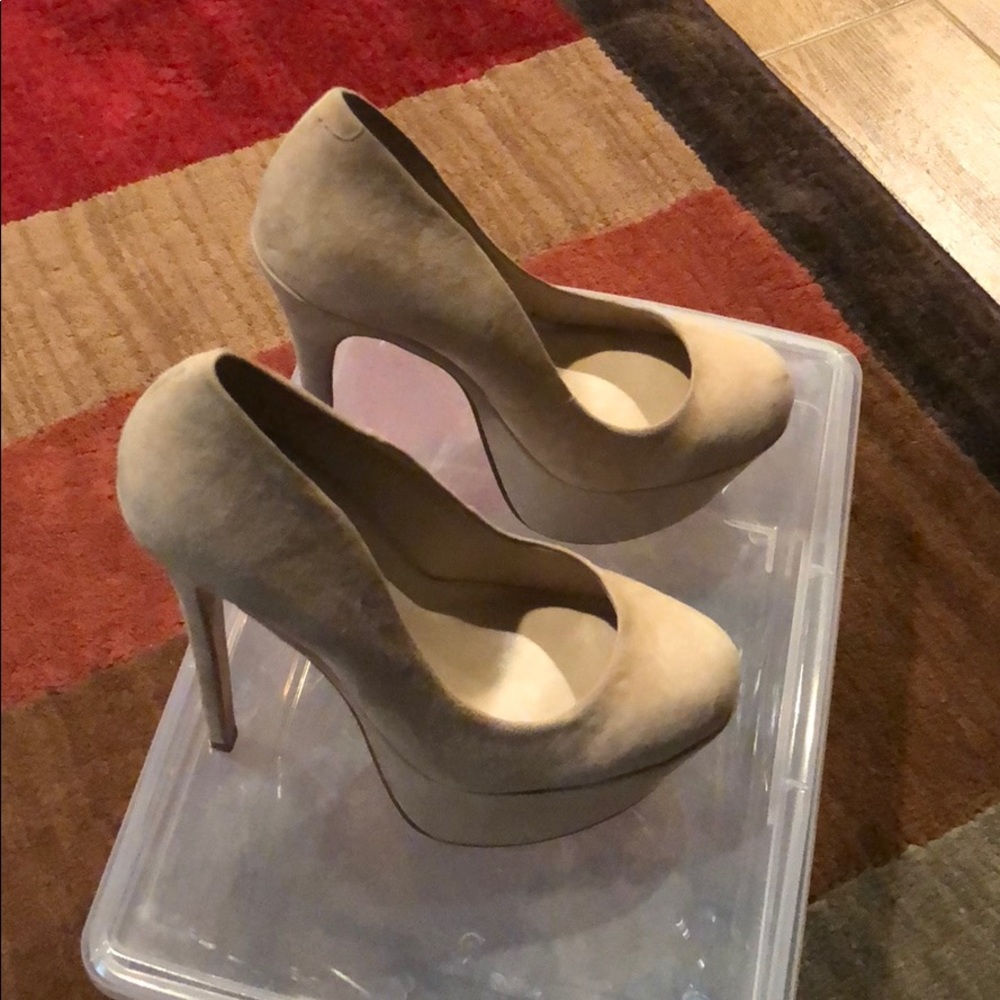 Zigi girl nude pump